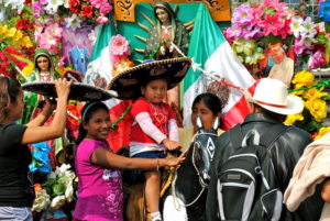 Verkleidung Sonntag Virgen de Guadalupe Mexiko